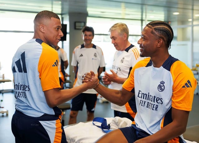 Kylian Mbappé with his new teammates