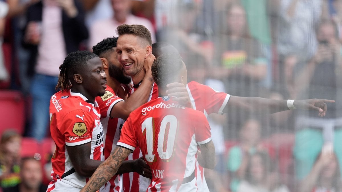 PSV wint 2-1 van Valencia CF in afsluitend oefenduel