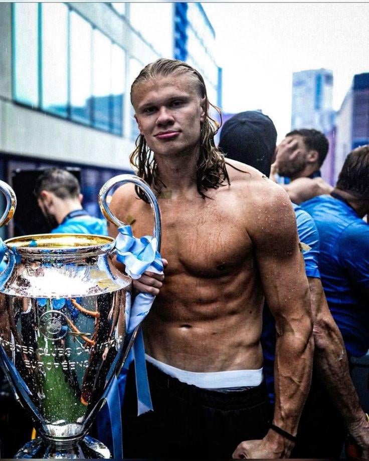 Happy 24th Birthday to the Norwegian viking robot🤖🎉