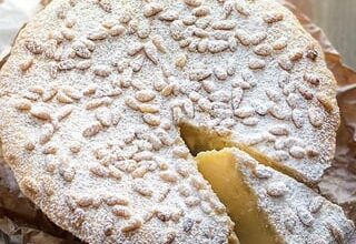 This is my “Torta della nonna”🇮🇹♥️ a typical Italian cake with cream filling😋