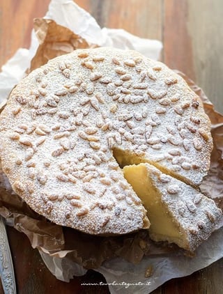 This is my “Torta della nonna”🇮🇹♥️ a typical Italian cake with cream filling😋
