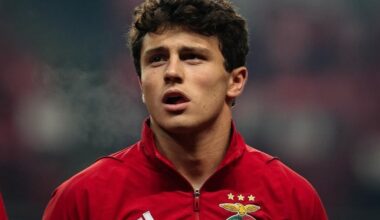 [Romano] João Neves has already said yes to Paris Saint-Germain weeks ago.  Understand PSG project presented by Campos was approved, the presence of Luis Enrique is also key factor.  Negotiations between PSG and Benfica are still ongoing, PSG are pushing but no agreement ye