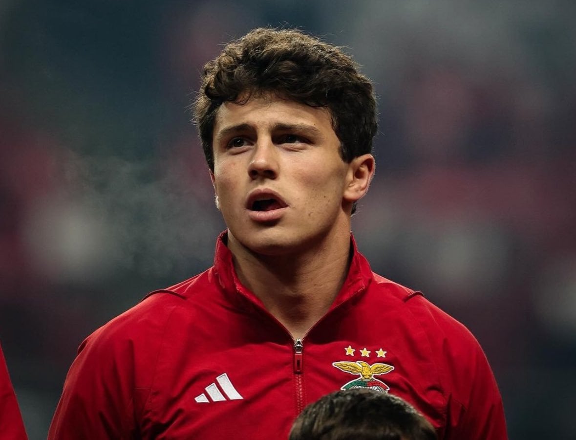 [Romano] João Neves has already said yes to Paris Saint-Germain weeks ago.  Understand PSG project presented by Campos was approved, the presence of Luis Enrique is also key factor.  Negotiations between PSG and Benfica are still ongoing, PSG are pushing but no agreement ye