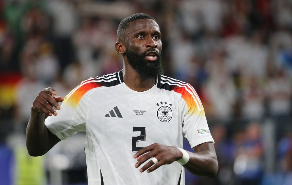 Spanien-Star Pedri stichelt vor Viertelfinale gegen Antonio Rüdiger: "Er ist ein schlagkräftiger Innenverteidiger und sehr gut, aber man muss keine Angst vor ihm haben. Das mit seinem Kneifen erscheint mir ein Mangel an Respekt, weil es weh tut und nervt."