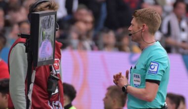 Schiri-Chef Kircher sieht Verbesserungspotenzial beim VAR: "Die Szenen, in denen der VAR überhaupt einzugreifen hat, müssen sich reduzieren. Wir wollen und brauchen die besten Entscheidungen und den entsprechenden Mut, sie auf dem Platz zu treffen - und nicht hinterher das beste Fehlermanagement."