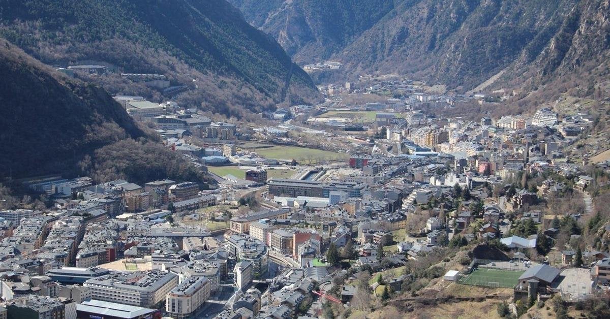 Ressò a Espanya per les mesures d'habitatge i usuaris titllen Govern d'ultraesquerra