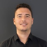 Uli Hoeneß über Transfers: „Es kommt überhaupt kein Spieler mehr, wenn nicht vorher zwei, drei Spieler gehen. Max Eberl und Christoph Freund wissen genau, dass keiner mehr kommt, wenn nicht der ein oder andere prominente Spieler geht. Der FC Bayern hat keinen Geldscheißer.“