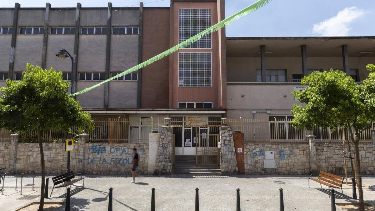 Cinco alumnos denuncian a su profesor por someterles a terapias de conversión sexual
