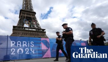 Merci au "The Guardian" de relever que depuis la seconde guerre mondiale Paris n’avait jamais été aussi militarisé 👇