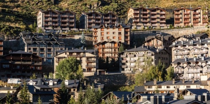 Ruiz afirma que les llicències es van atorgar pensant en la inversió estrangera