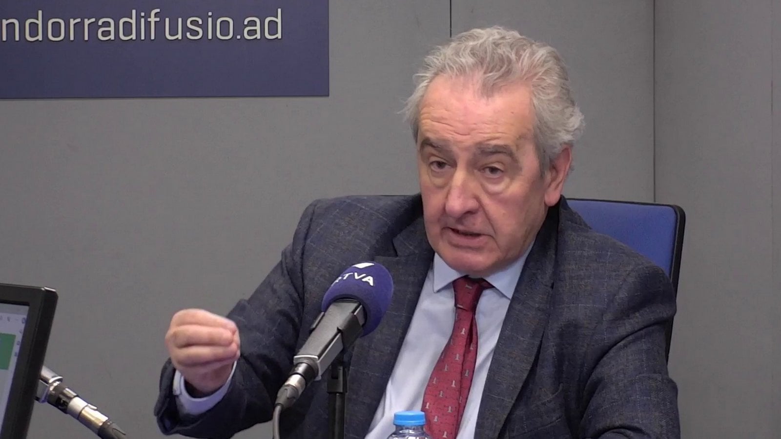 Jaume Bartumeu qualifica Landry Riba d'ignorant, prepotent i d'haver viscut sempre 'de la nòmina de l'Estat'