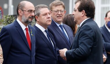 Page y Lambán estallan contra el acuerdo entre el PSC y ERC y el Gobierno evita aclarar su contenido