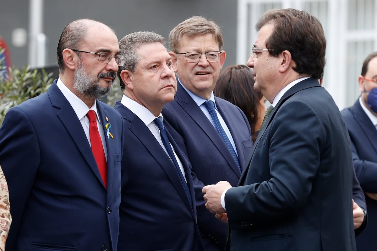 Page y Lambán estallan contra el acuerdo entre el PSC y ERC y el Gobierno evita aclarar su contenido