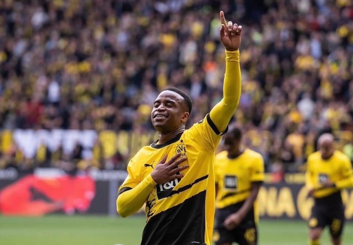 Moukokos Berater kündigt an, dass sein Klient den BVB verlassen will: "Youssoufa wurde viel versprochen, aber das wurde nicht umgesetzt. Er war immer nur am Spielen und an seiner Entwicklung interessiert - nicht an irgendetwas anderem, wie in den Medienberichten immer behauptet wurde."