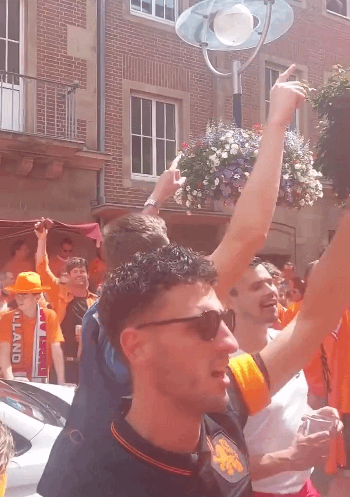 No seguimento do vídeo de porrada entre adeptos da Inglaterra e Países Baixos! Porque o futebol não pode, nem deve, ser base para violência!