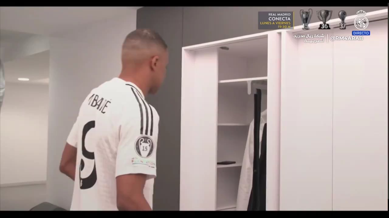 KYLIAN MBAPPÉ WEARING THE REAL MADRID SHIRT FOR THE FIRST TIME.