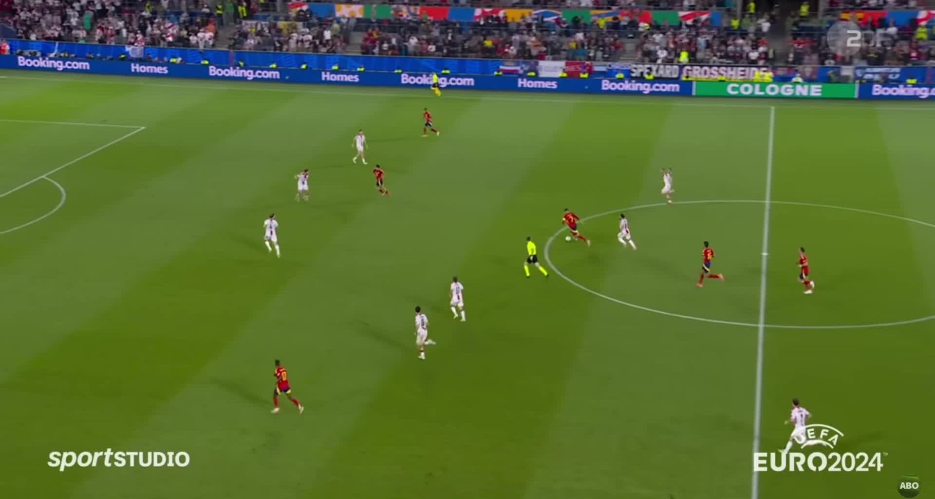 Pedri's no-look pass to Nico just before the first goal.
