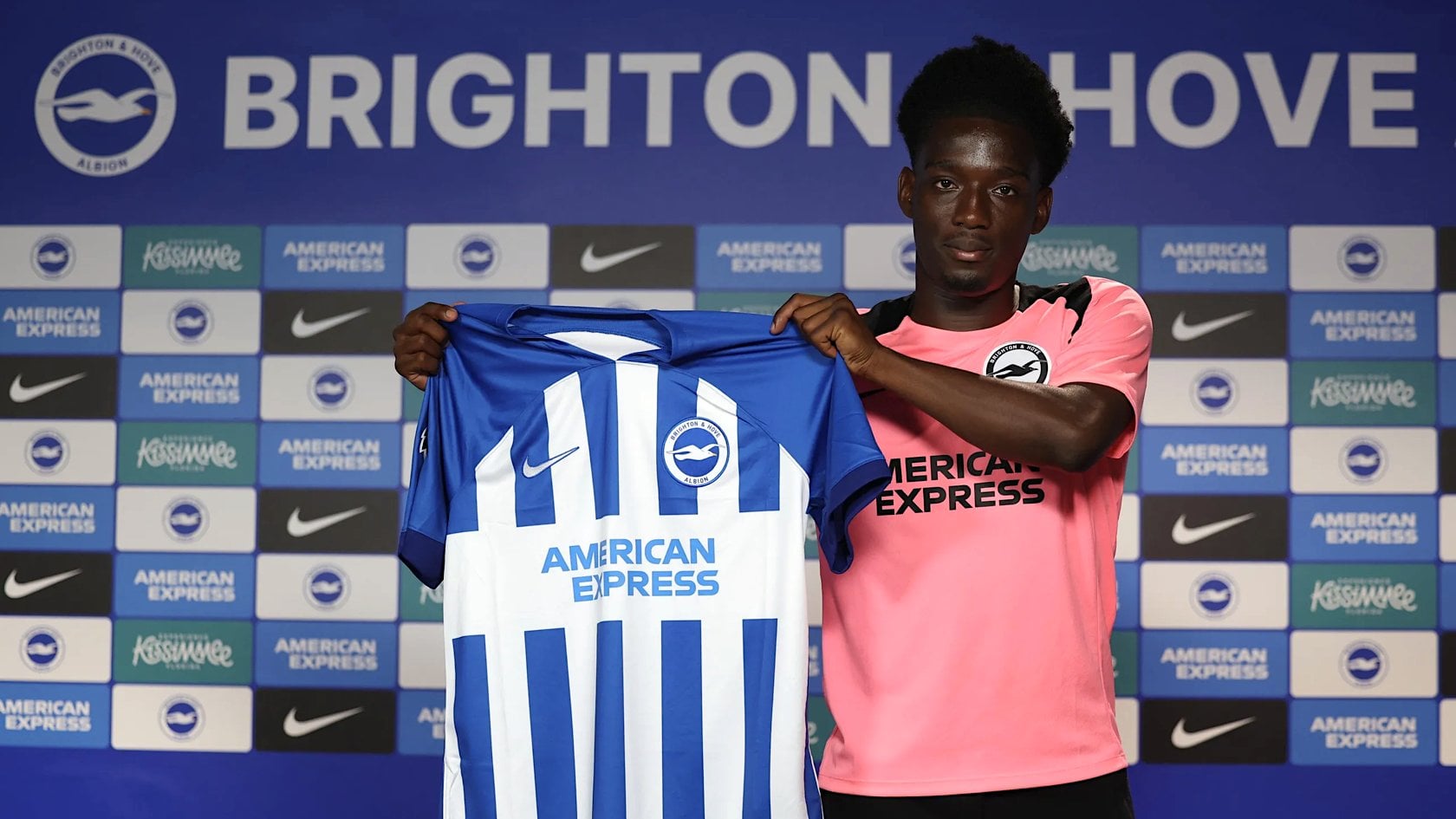 Brighton sign former Arsenal midfielder Cozier-Duberry