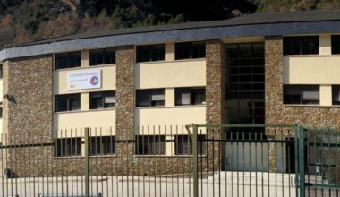 Una vintena d'escolars continuen sense plaça assignada per accedir al batxillerat espanyol