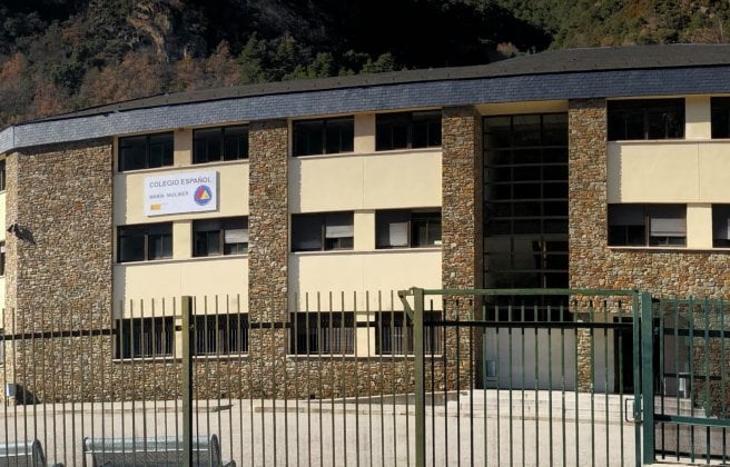 Una vintena d'escolars continuen sense plaça assignada per accedir al batxillerat espanyol