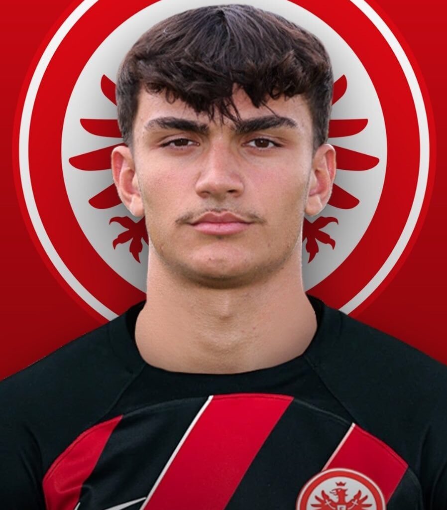 @Plettigoal 🚨🦅 It’s a DONE DEAL now: Can #Uzun is a new player of @Eintracht! ▫️The 18 y/o top talent has signed a contract until 2029. Announcement in the next 24 hours ▫️Transfer fee around €11m + €3m possible add-ons!