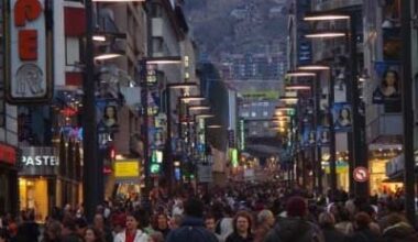 Crida a què treballadors vinguin a Andorra cobrant 1800 euros sense cap formació