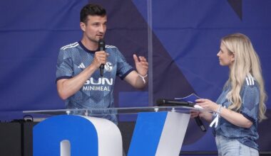 S04-Boss Tillmann: "Nach der letzten Woche, als das Berger Feld von den Swifties eingenommen wurde, ist es schön, dass alles wieder in Schalker Hand ist. In der nächsten Saison spielt Donezk hier in unserer Arena in der CL. Das ruft die Sehnsucht hervor, auch mit Schalke international zu sein."