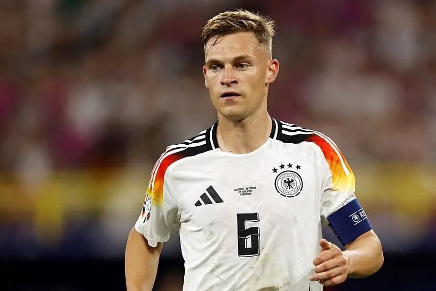 [Fabrice Hawkins] Faced with the difficulties encountered in the João Neves case, PSG now in negotiations with Joshua Kimmich trying to reach an agreement, Bayern open to sell.