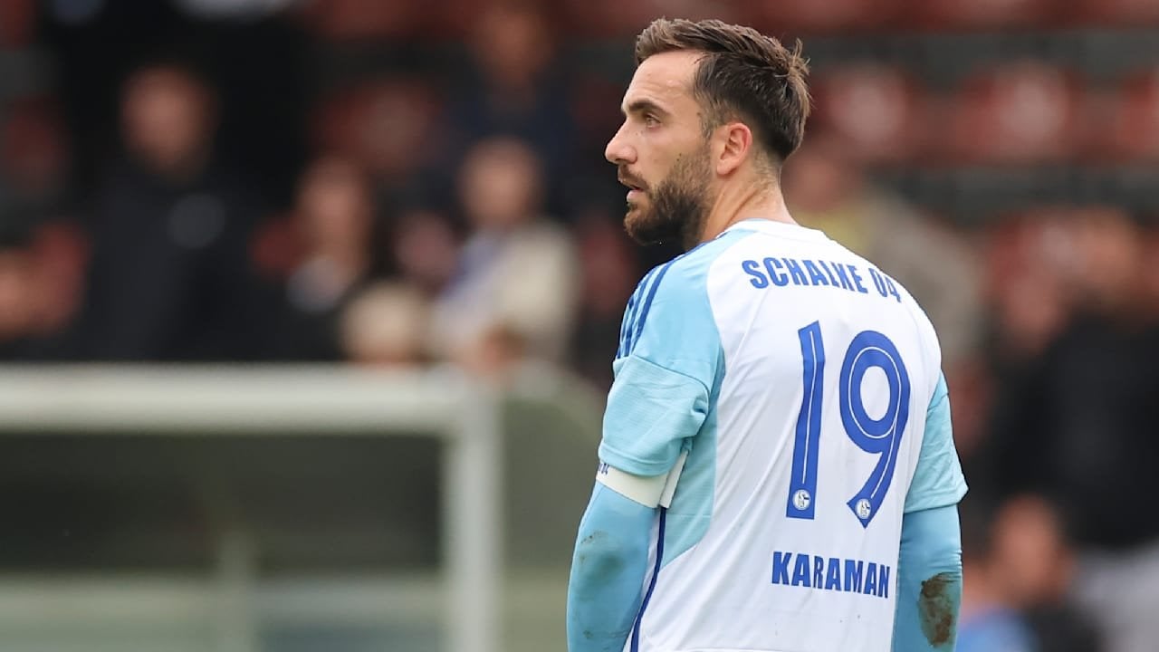 Kenan Karaman verlängert bis 2028! Karaman soll ab sofort angeblich ein Jahresgehalt von rund 750 000 Euro beziehen. Dafür dass Karaman im höheren Alter einen 4-Jahres-Vertrag unterschreiben konnte, verzichtet er auf eine Ausstiegsklausel. Karaman soll bald zum neuen Kapitän ernannt werden.