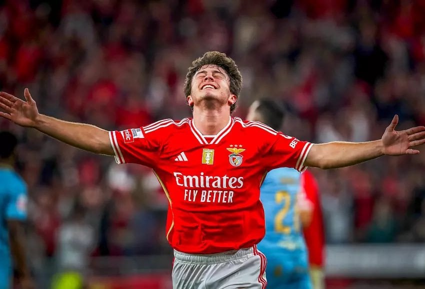 [Hawkins] Unless there are last minute setbacks, Neves should sign a 5 year contract with PSG next week. The player is expected in Paris in the upcoming days. The fee is inferior to 100m