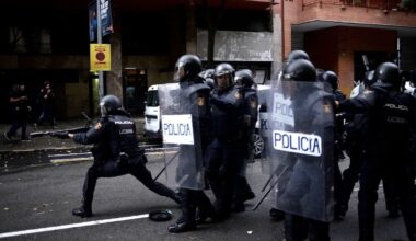 Amnistiados los 46 policías que agredieron a votantes durante el referéndum ilegal del 1 de octubre en Cataluña