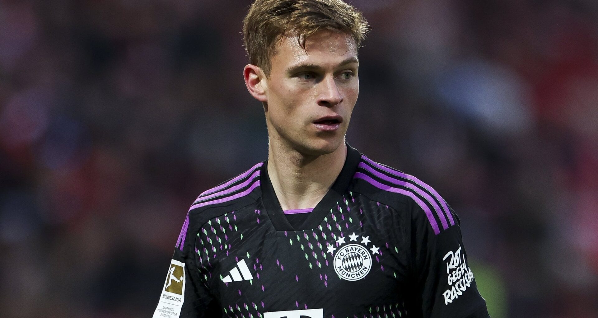 Kimmich is not ruling out staying beyond 2025. The new leadership would still be willing to sell him for a suitable offer.Although a potential 25-50% pay cut has been discussed internally, a contract extension is currently not a serious option. Kompany does not see Kimmich in midfield.