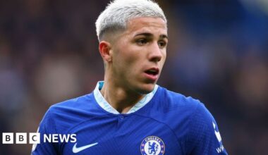 [BBC] Chelsea's Enzo Fernandez has been found guilty of failing to identify himself as the driver of a Porsche which allegedly ran a red light in Carmarthenshire.