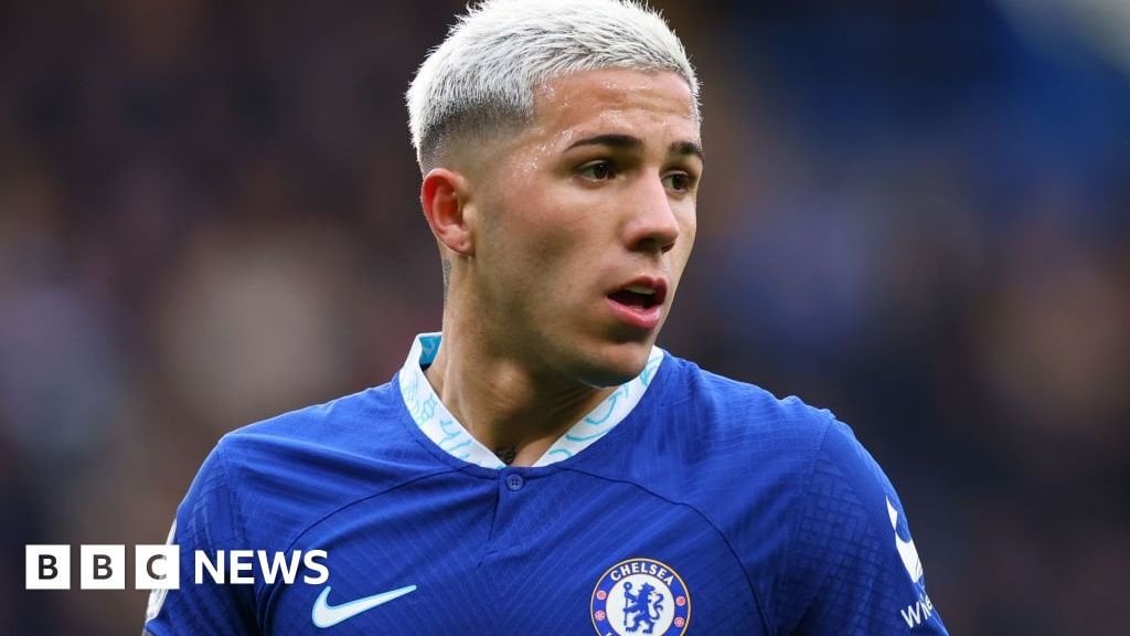 [BBC] Chelsea's Enzo Fernandez has been found guilty of failing to identify himself as the driver of a Porsche which allegedly ran a red light in Carmarthenshire.