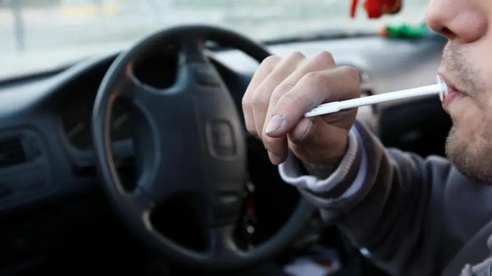 Crítiques d'advocats perquè el positiu per marihuana al voltant té doble pena: consum i conducció