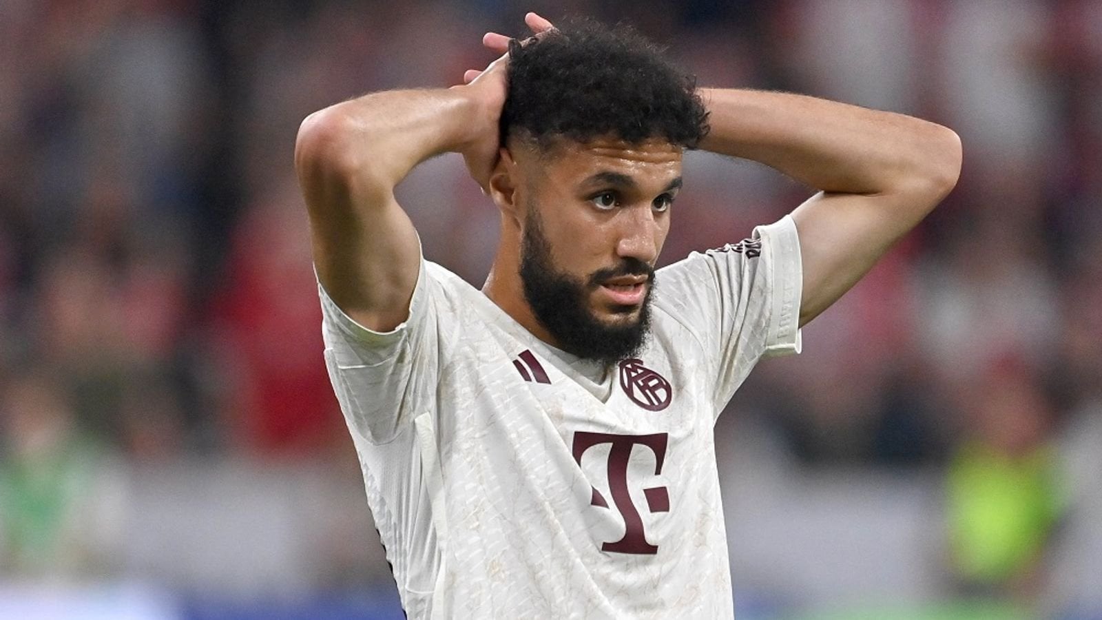 Mazraoui-Deal geplatzt: Es wurde keine Einigung zwischen West Ham und Mazraouis Beraterin Rafaela Pimenta erzielt. Trotz der Einigung zwischen den Vereinen und auf Spielerseite hat West Ham deshalb nun die Verhandlungen abgebrochen.