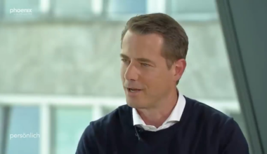 Lars Ricken on having Arms Manufacturer Rheinmetall as sponsor: "We want to live in peace & security. But there's a war in Europe. Money is invested in defense. The goverment igned a multi-billion deal with Rheinmetall. It's a commercial deal for us. We live off making money to finance BVB