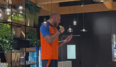 Karaoke night for new players! [Juventus on X]