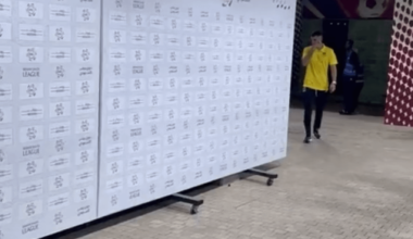 Benzema refusing to greet or sign autographs with Al Ittihad fans... until he sees one with a Madrid shirt