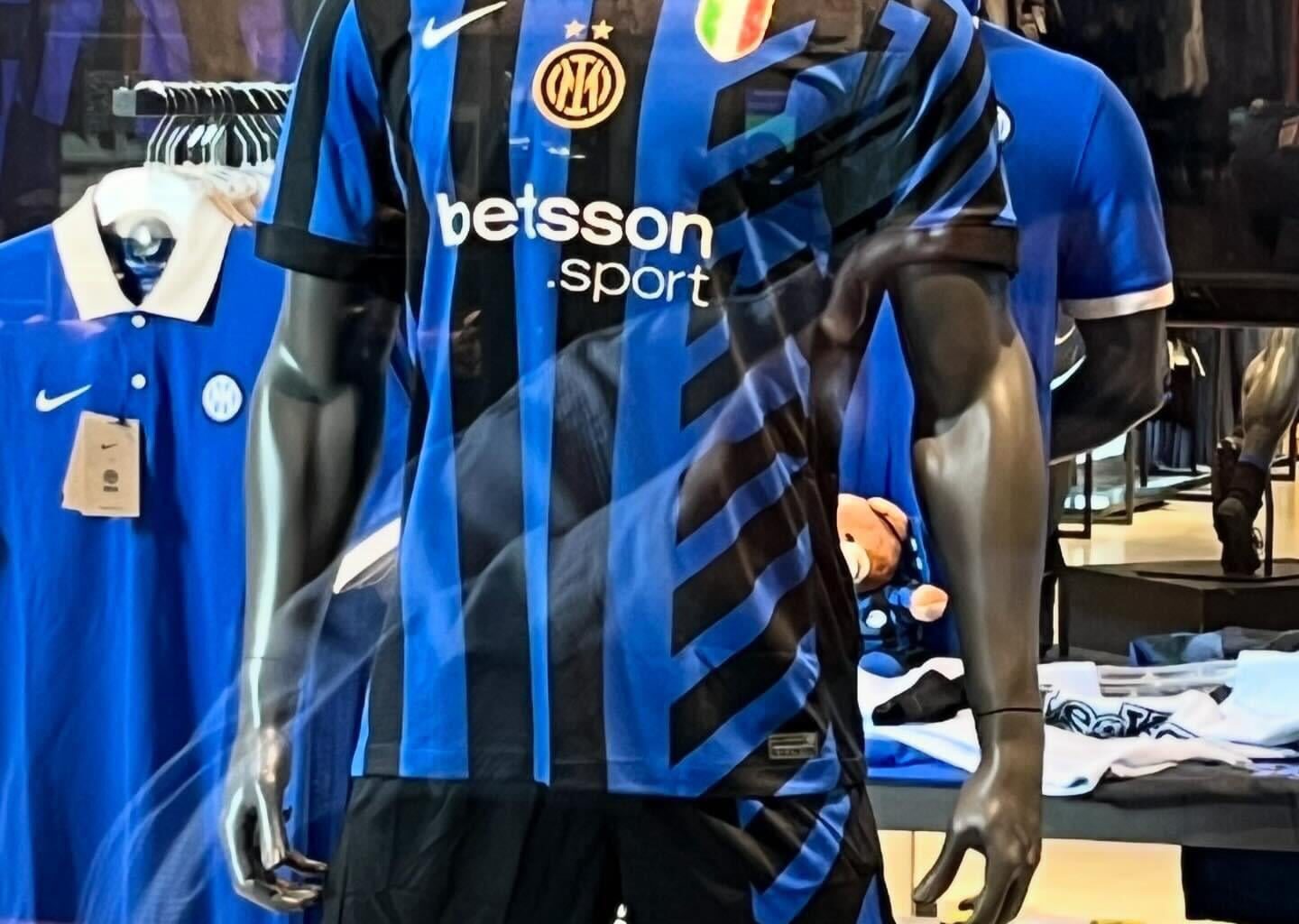 Leaked 2024/25 Home Kit (@Bett_Calcaterra)
