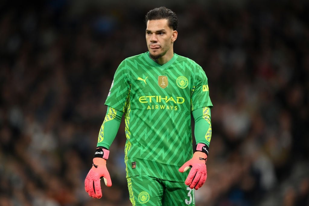 [Fabrizio Romano] Al Ittihad have approached Ederson and he remains keen on move to Saudi Pro League, as he also agreed on terms with Al Nassr but deal collapsed. Talks to follow between clubs with Man City to insist on €50/60m valuation, not easy one... but Al Ittihad are trying.
