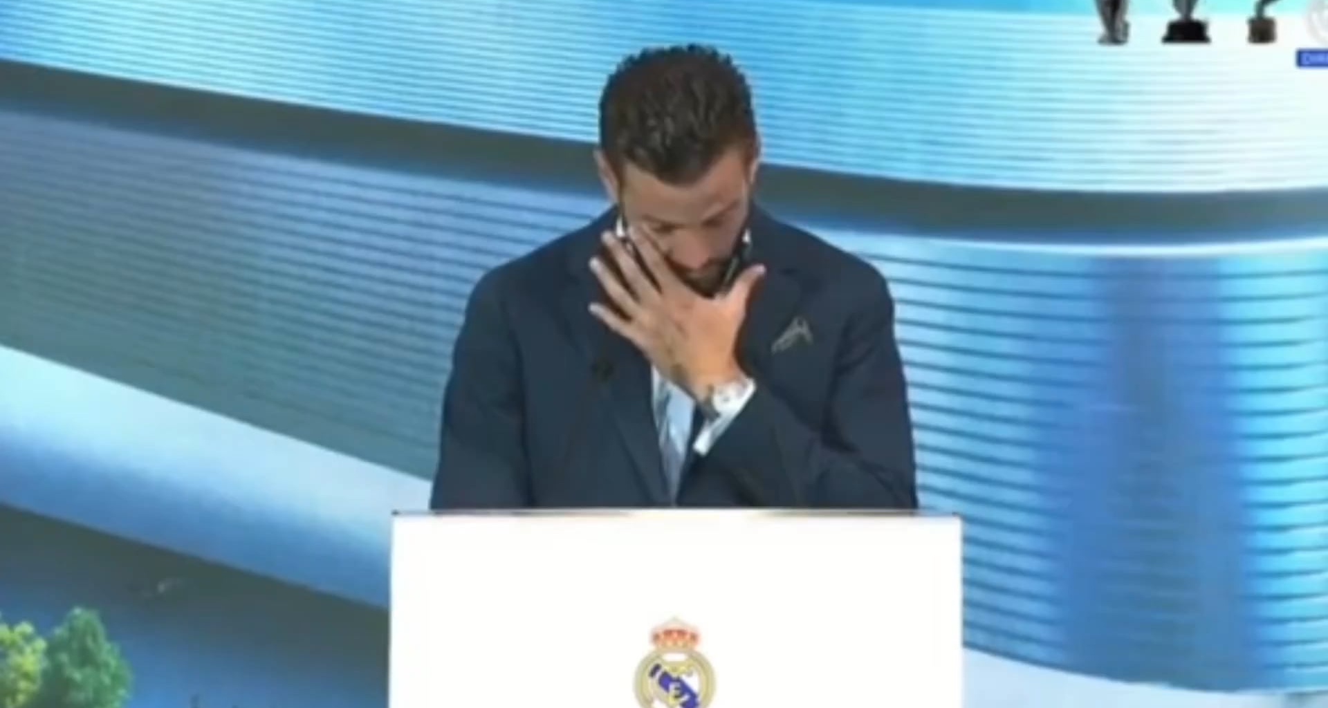🎥: Nacho got emotional during his farewell speech.