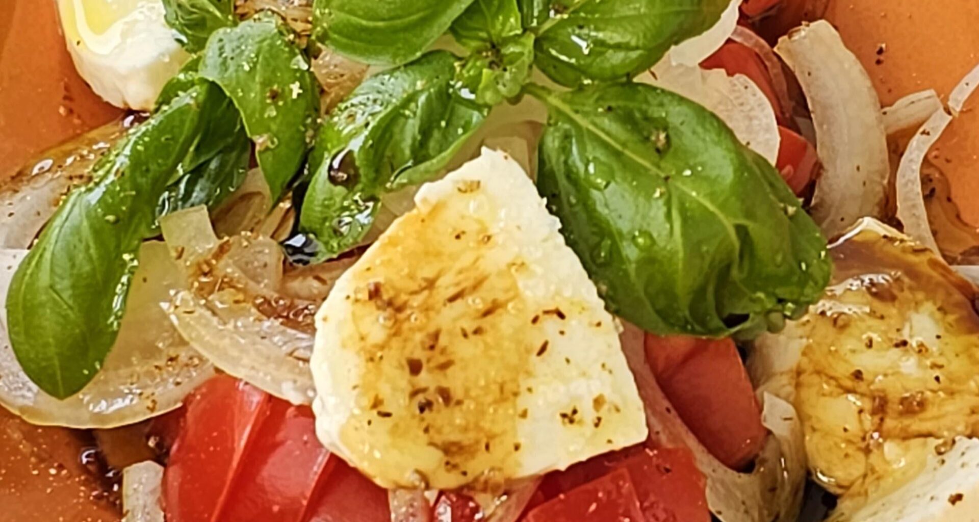 A little summer delight: tomatoes, onions, mozzarella and basil, with some good olive oil and aceto balsamico