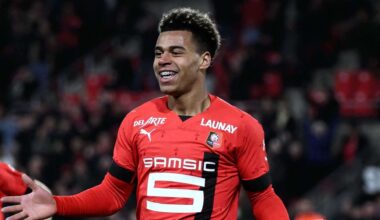 Désiré Doué:  • Rennes want €60m plus add-ons  • Realistic price rather around €45-50m plus add-ons  • Bayern are preparing a second bid  • PSG also want to bid for the player soon  • All parties expect a decision soon/by next week