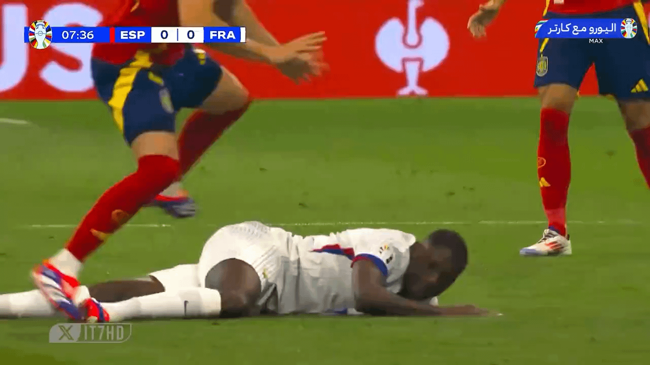 Nacho shoving Kolo Muani's head into the ground