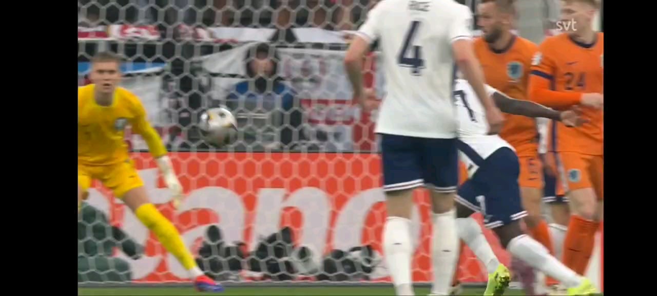 Saka making a handball before the controversial penalty call