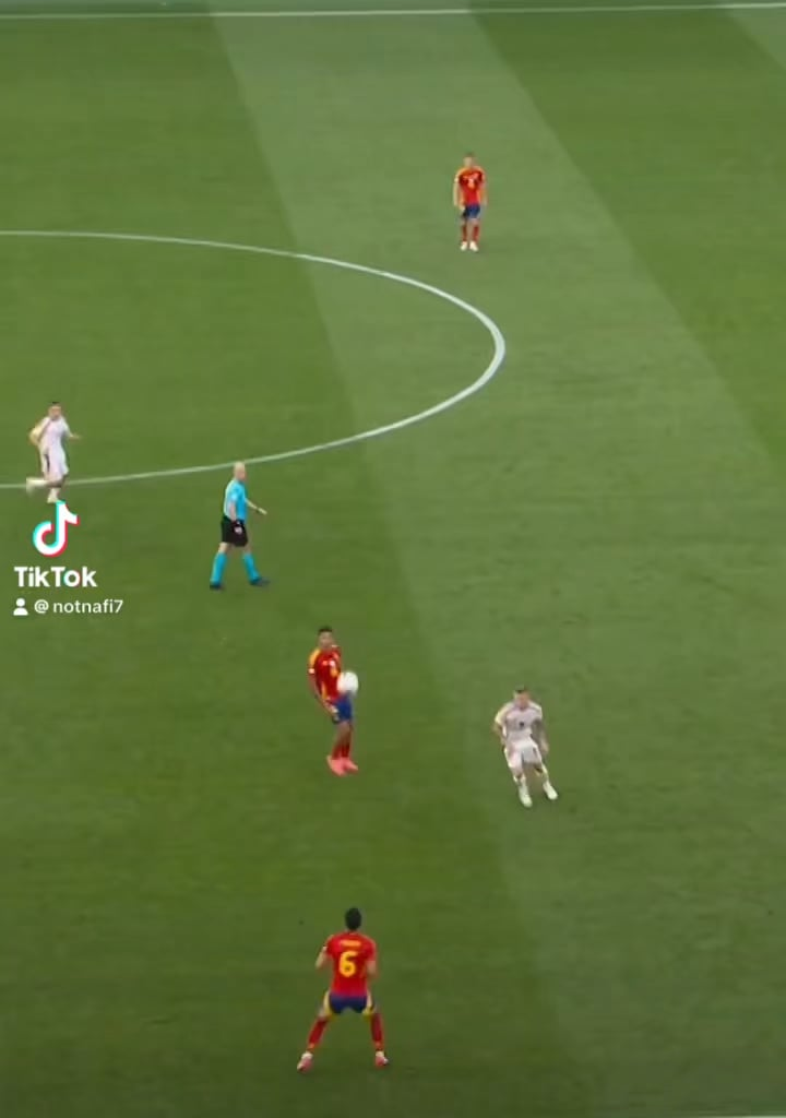 Ruiz let Muller and Kroos know its time to move on 🥶