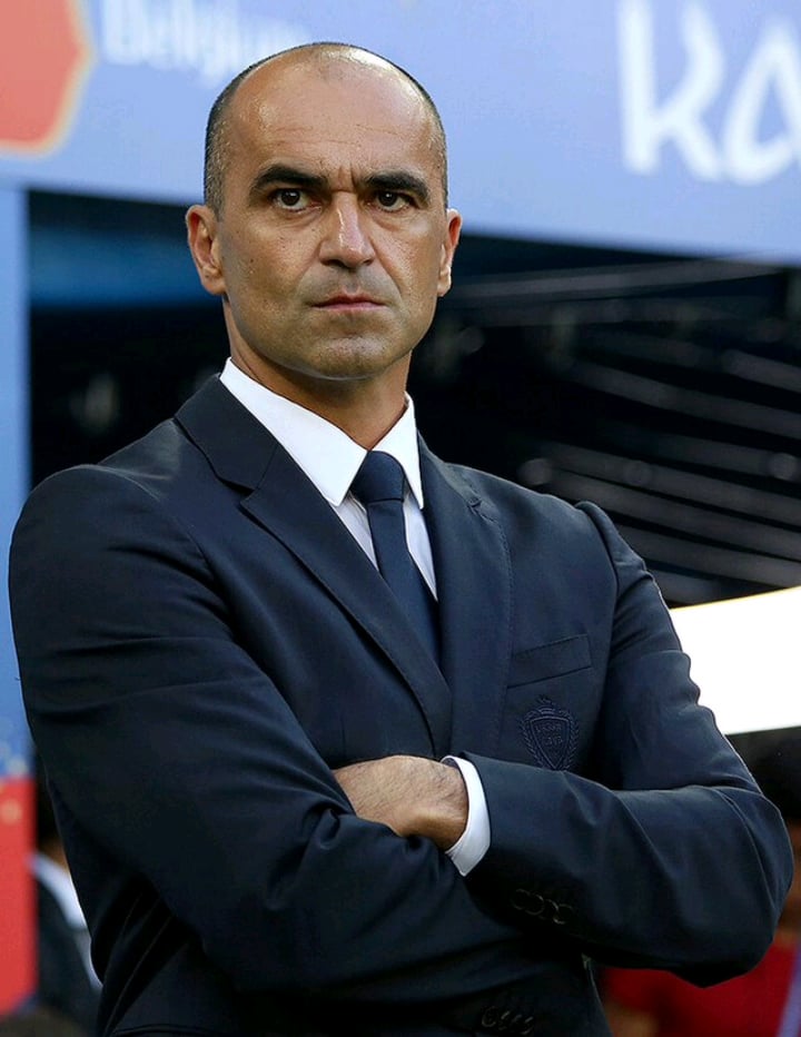 Chico à esquerda
