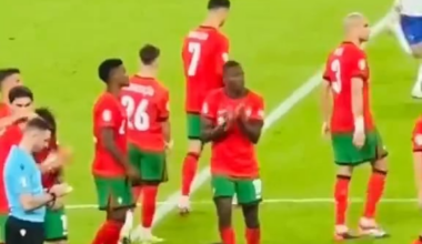 Ronaldo até se vira e vê toda a gente a confortar Félix, mas continua a afastar-se. Líder