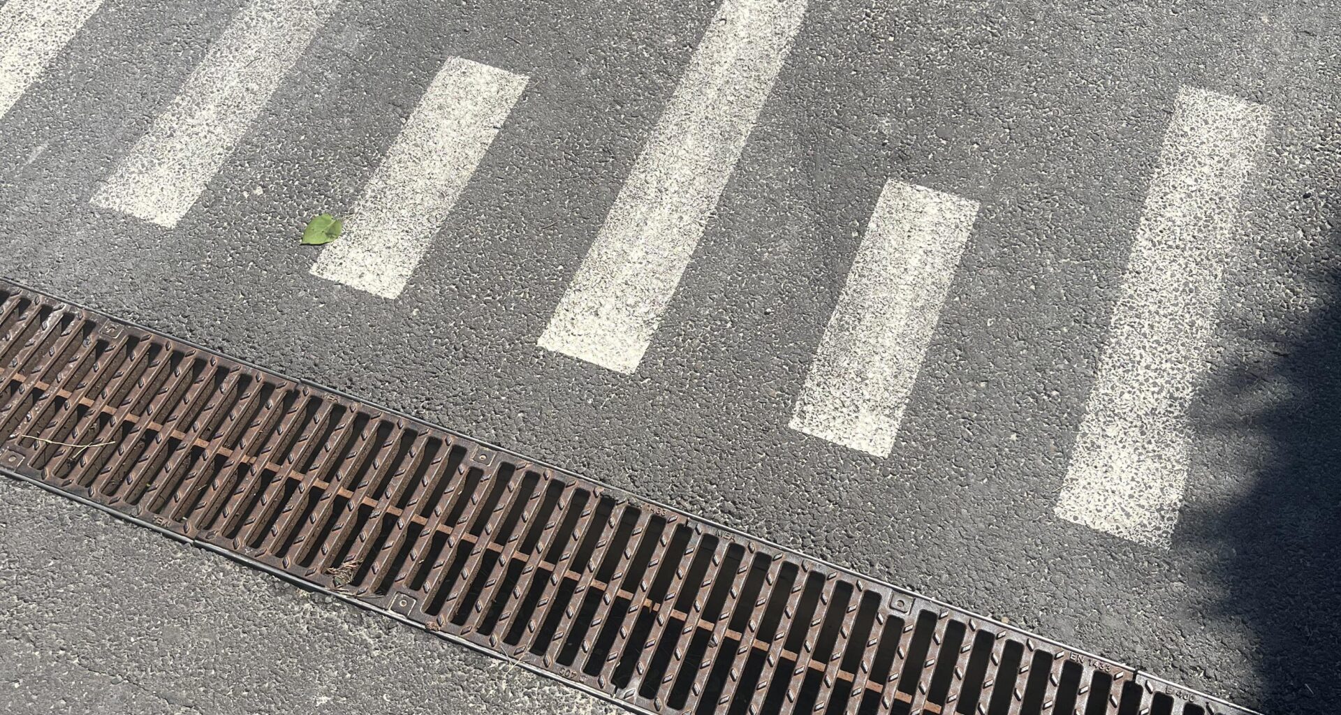 Co to jest za znak na scieżce rowerowej przy przecięciu z drogą??